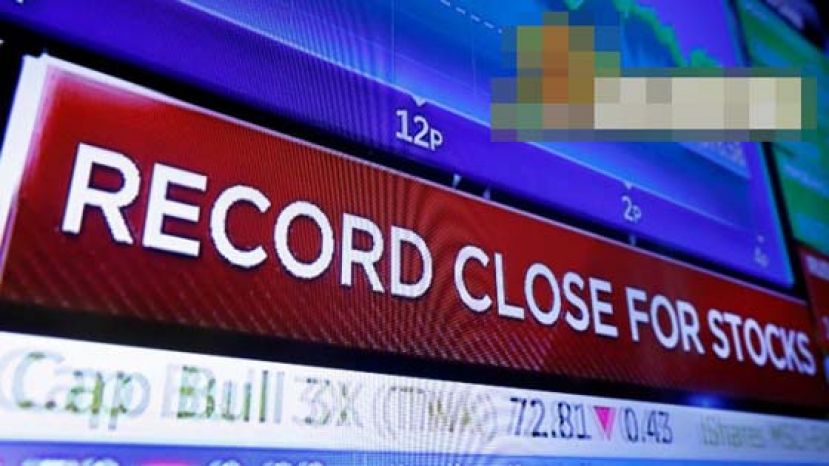 新冠肺炎阴霾笼罩全球，美国股市本周却连升四日，周五回落。