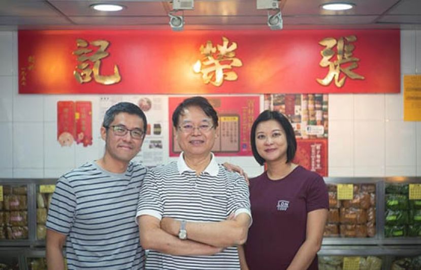 儿子阿权（左）、波士（中）与女儿阿雯（右）三人合力经营。
