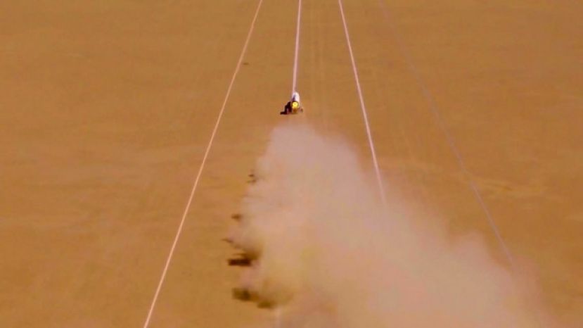 Bloodhound car 剑指时速800英里。