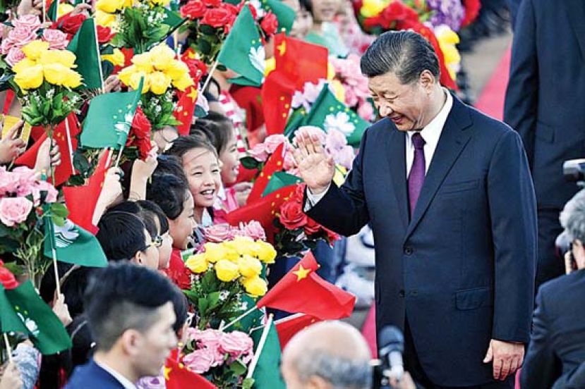 2019年12月20日是澳门回归20周年的日子，中国国家主席亲自飞到澳门与民同庆回归20周年，受到澳门各界热烈欢迎。