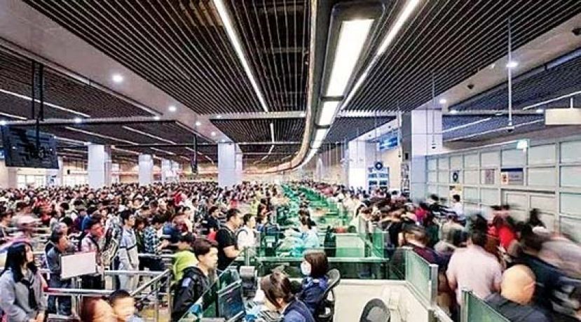 周六凌晨起，澳门当局对各陆路口岸的入境人士进行体温筛查。