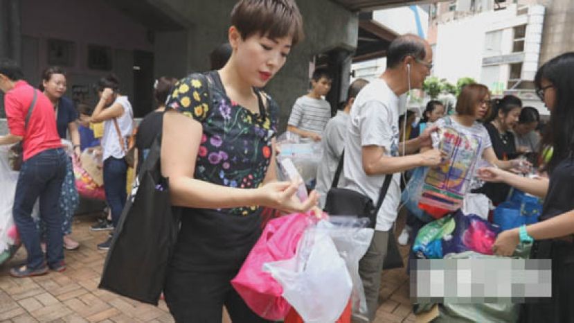 Catherine每隔星期都会去家附近的&ldquo;不是垃圾站&rdquo;回收废物。