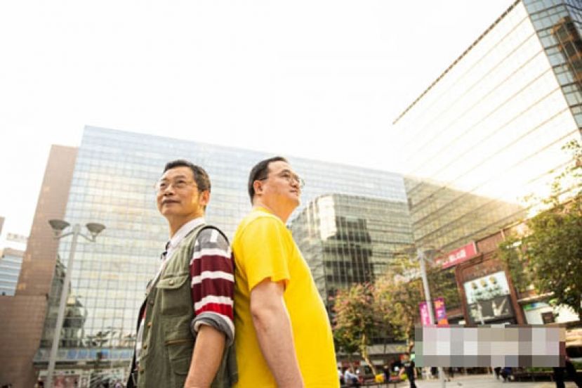 好时沙嗲总厨张向荣（左）、老板及大厨张贻阳（右）见证尖东三十多年的变迁。
