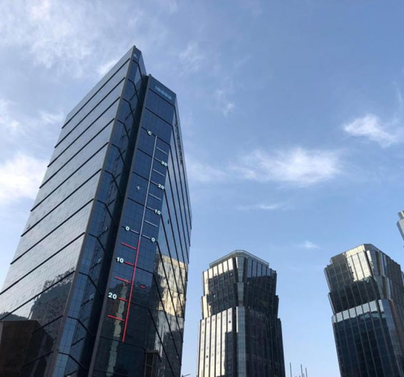 53米高温度计现身西宁  记录城市温度