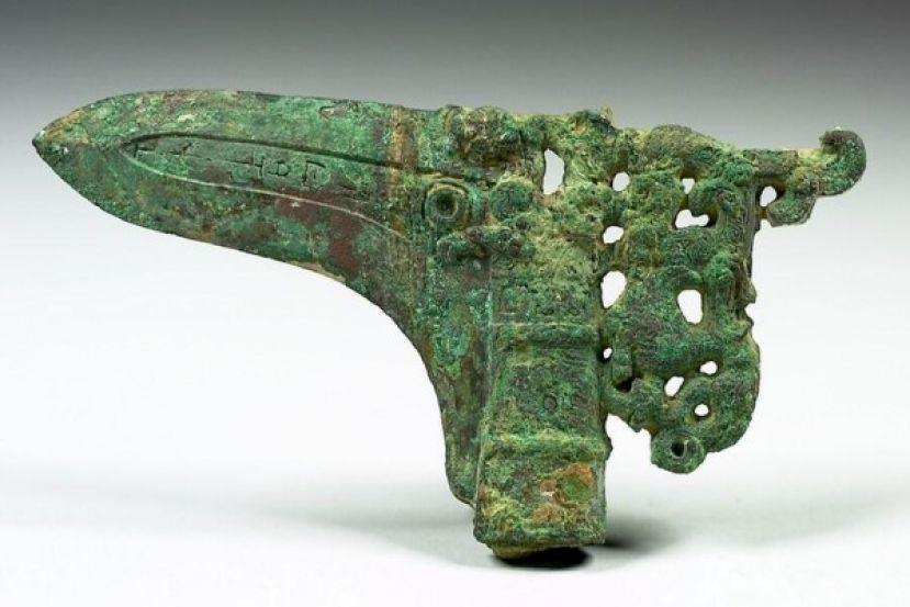 图示：战国青铜兵器玄镠戈，现藏台北故宫博物院。