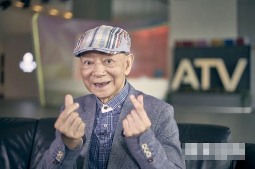 冬叔以前播报六合彩时鬼马生动，即使年届八十七，他依旧以令人开心为乐。
