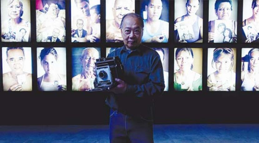 刘博智走访海外不同华人社区的公社、宗亲会、洪门等社会组织，拍摄他们的戏院、报社、药店和各式中西合璧的神龛，甚至找到存放无法归根遗骨的墓地。