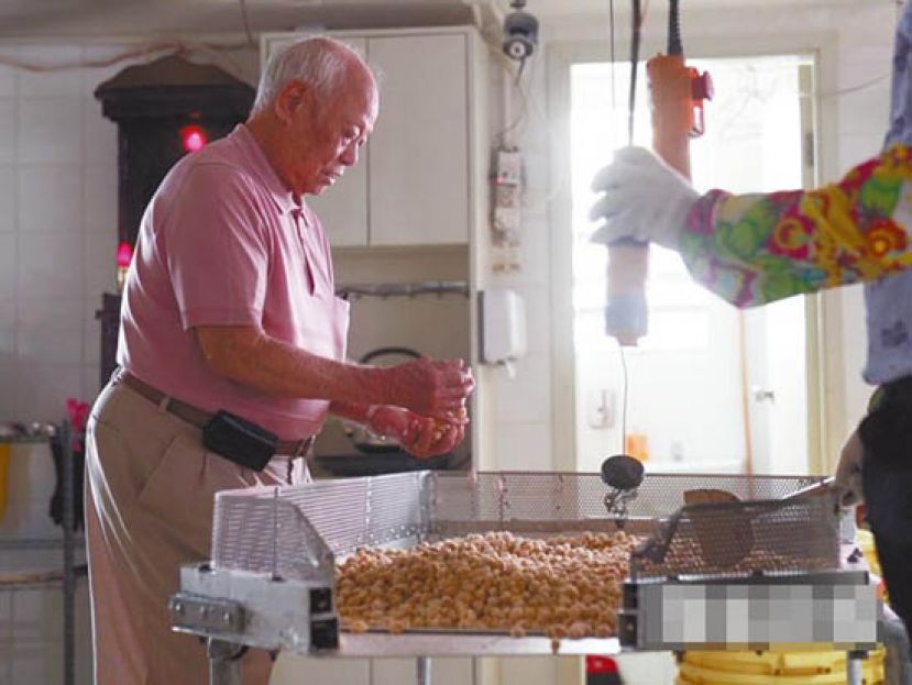 吴松锡今年94岁，仍老当益壮。