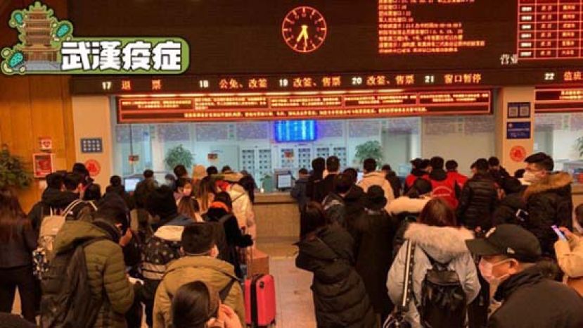 高铁站柜台随着人越来越多而加开，由三点的&ldquo;退票&rdquo;&ldquo;改票、买票&rdquo;两条队加至1730的5条队。