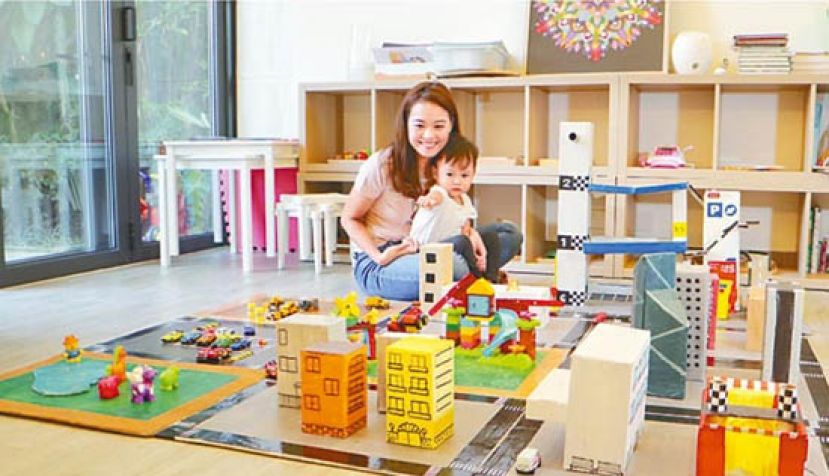 小城市花了三十小时制作，妈妈多数趁乐乐睡了才开工。