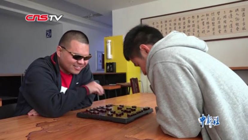 视障少年心怀象棋梦：背棋谱听直播欲登大舞台