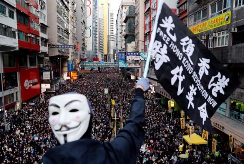 近千名18岁以下学生，因涉&ldquo;反送中&rdquo;活动而被捕，另有80名教师或教学助理被捕。