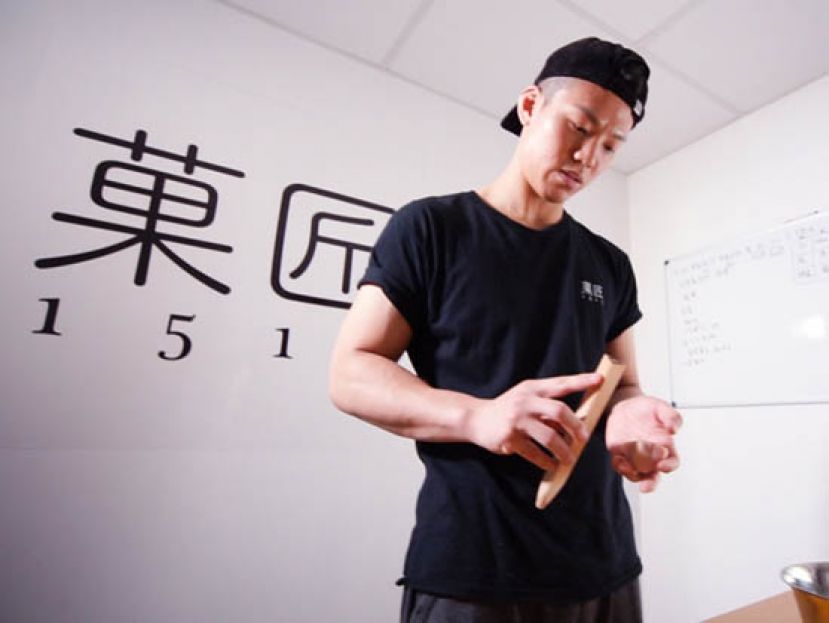 曾夺健美世界第二 33岁爆肌型男开和菓子教室毋惧质疑：我不是活在大家评论中