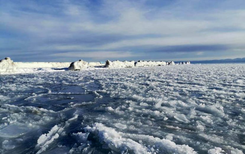 青海湖进入冰封季 宛如&ldquo;冰河时代&rdquo;