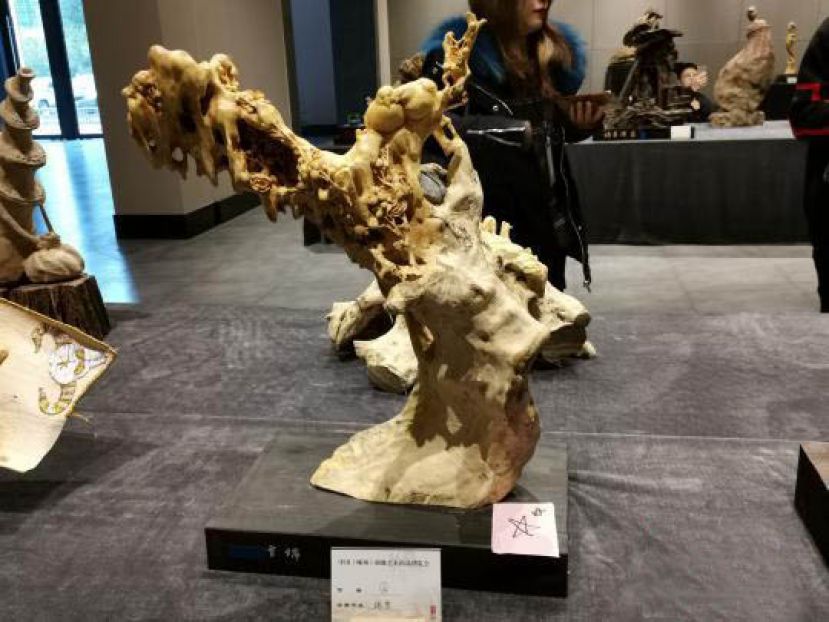 浙江嵊州根雕传承路：政府艺人联心 演绎&ldquo;小城大艺&rdquo;