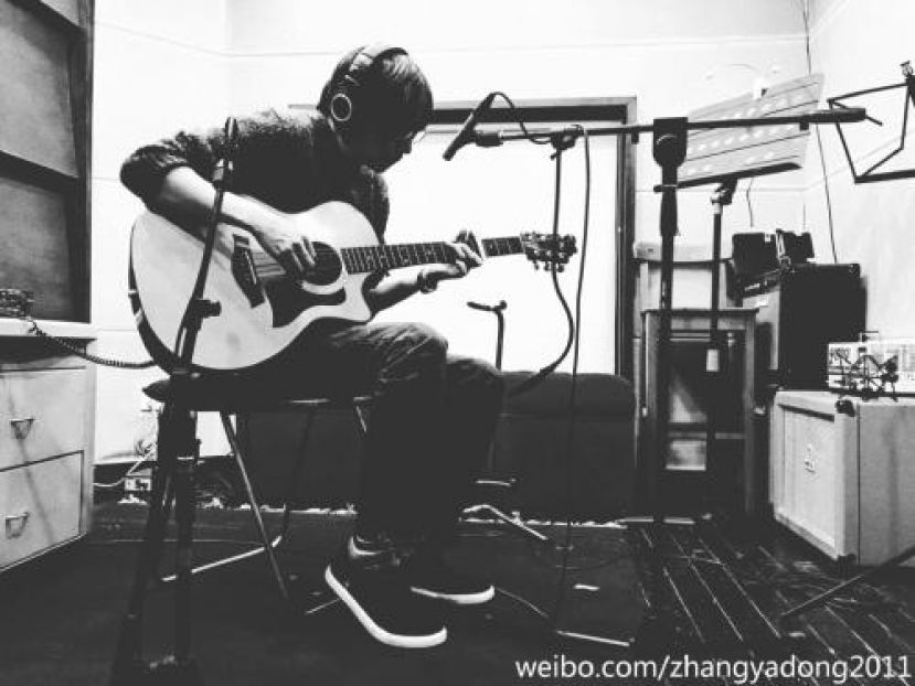 张亚东。