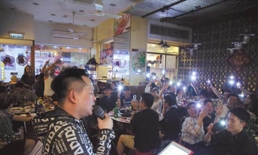 老板夹band开唱　深宵拉阔打冷铺
