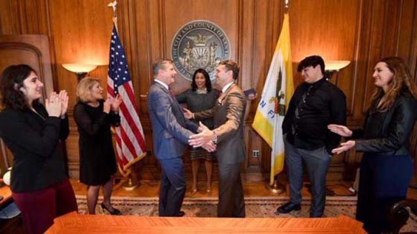 金州勇士总裁Rick Welts（左）与男友Todd Gage（右）在三藩市结婚。