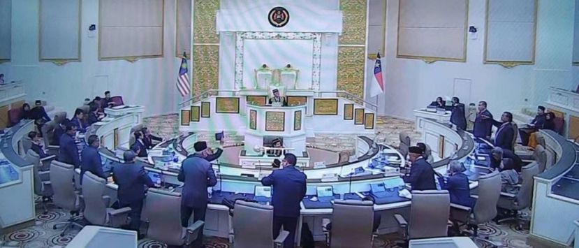 巫统议员群起要求由让劳勿夫出任上议员，使议会一度陷入混乱。