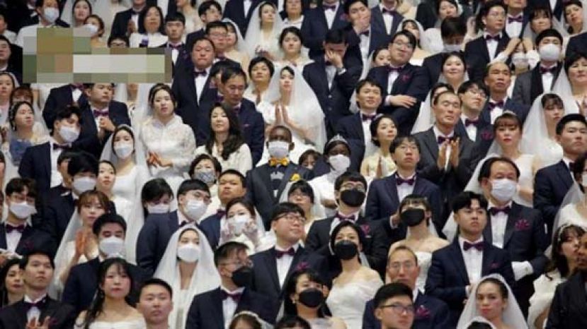 部份参加者戴上口罩。