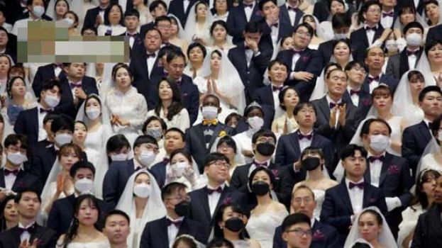 部份参加者戴上口罩。