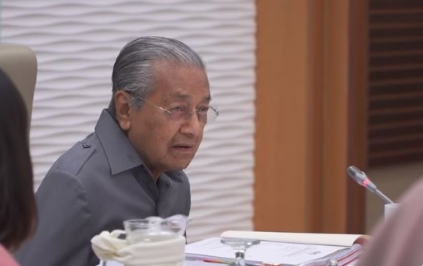 马哈迪建议，我国应恢复使用英语教数理政策。