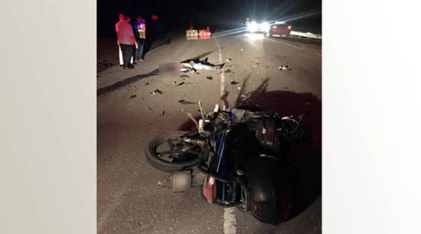 死者惨死在黑暗道路上，电单车车头似乎撞成一堆废铁。