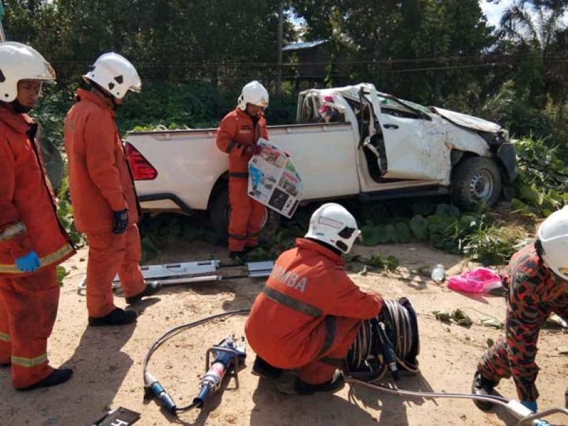  消拯人员抵步现场后展开营救工作。