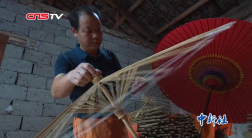 非遗艺人制作油布伞三十余载 技艺传承迫在眉睫