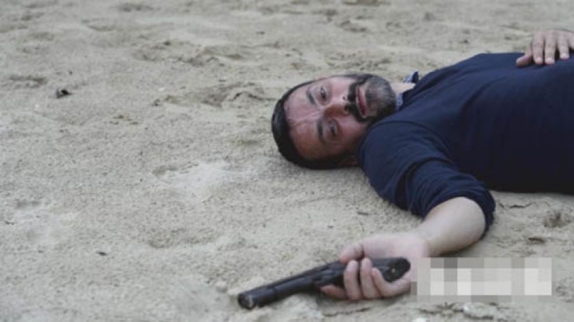 死惯死熟的狼森有个弱点，就是不能放松闭眼死，&ldquo;眼廉总是不由自主的抖，经常惹怒剧组人员，我都是死不眼闭好点。 &rdquo;