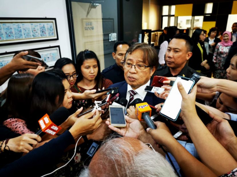 砂首长阿邦佐哈里宣布，砂拉越电子支付易名为&ldquo;S Pay&rdquo;，并于中国银联合作，走向世界。