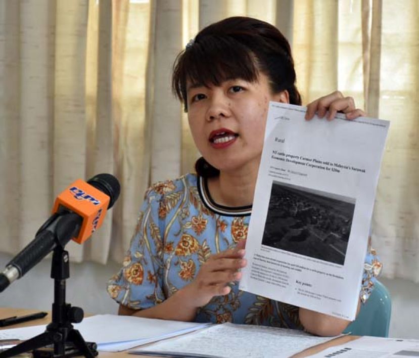 行动党朋岭区州议员杨薇讳召开新闻发布会，指砂经济发展局投资数额是2000万澳币（马币约6000万令吉）价格购买相关农场。