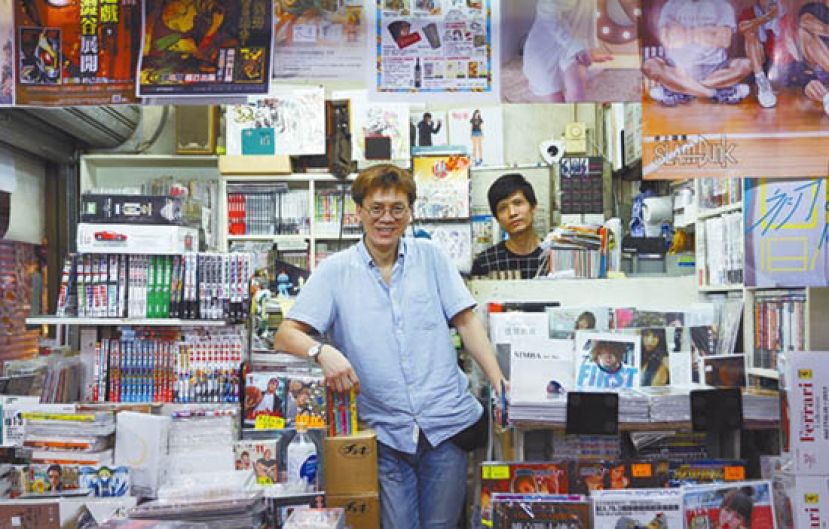 老板张瑞新（左）与店长贵哥，本身都是漫画助理出身，一起经营这漫画店近20年了。