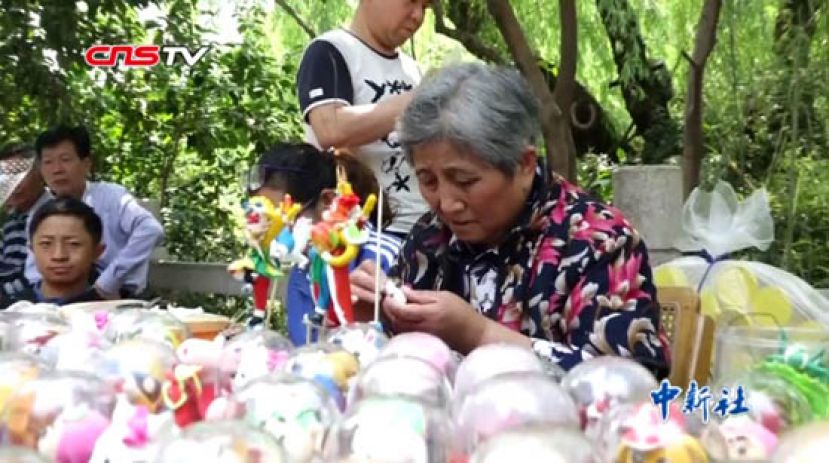 七旬老人的公益人生 用面塑&ldquo;捏起&rdquo;一个&ldquo;家&rdquo;