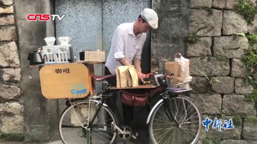 小巷里的单车&ldquo;咖啡屋&rdquo; ：一辆单车一个青年一种情怀