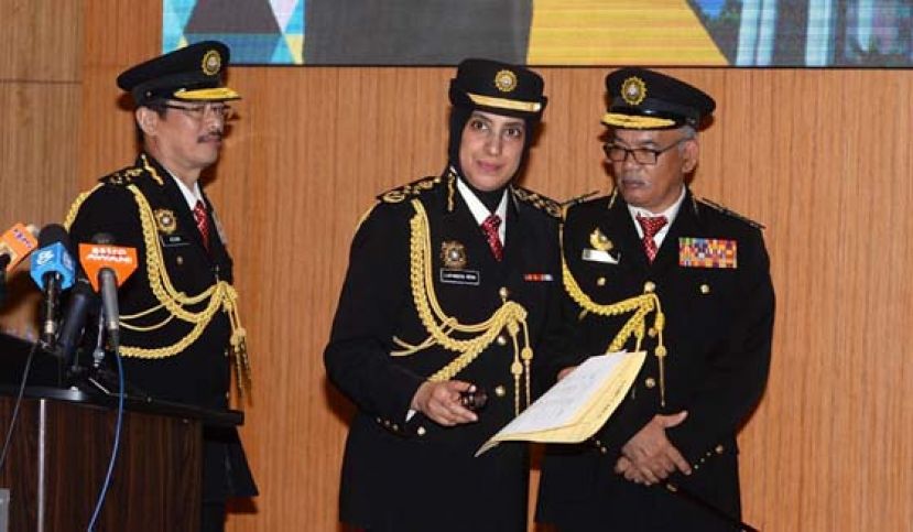 拉蒂花（中）：警方已开档调查企图抹黑其声誉的人士。