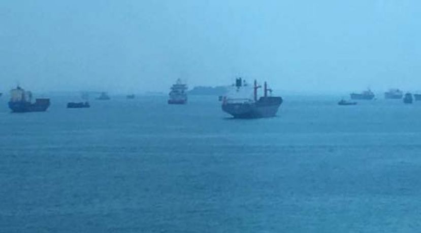 新加坡海峡海盗猖獗。