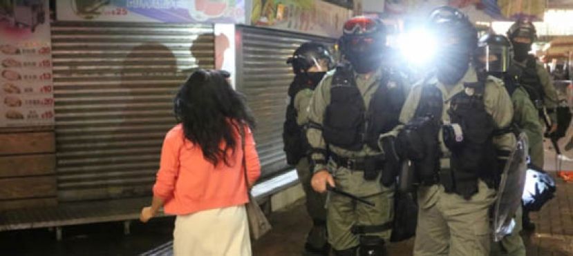 港警加班费惊人。
