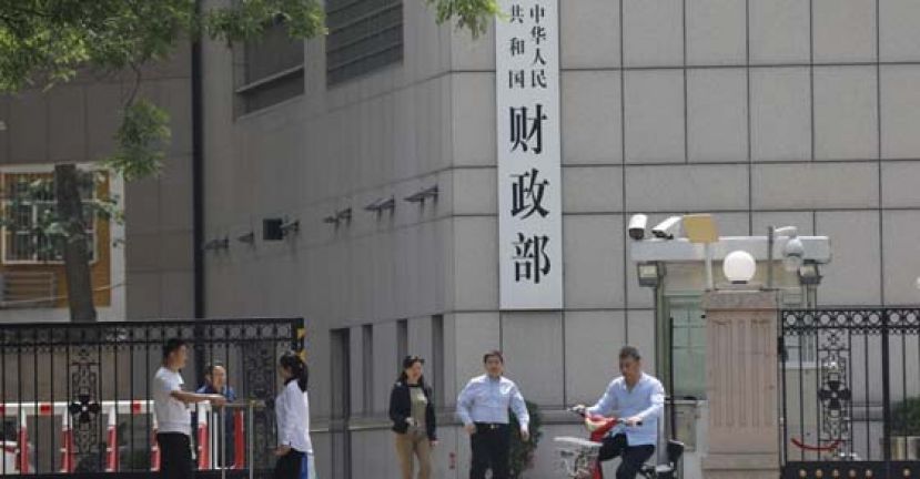 中国政府加大财政补贴，防控武汉肺炎疫情。