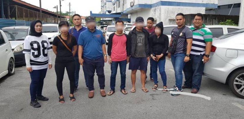 涉案4男1女嫌犯落入警网。