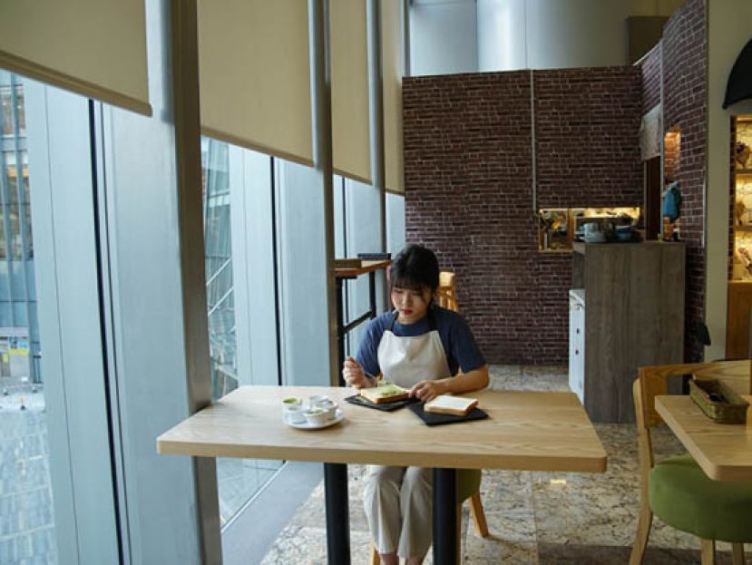 香港首现！ 00后少女自创油画多士