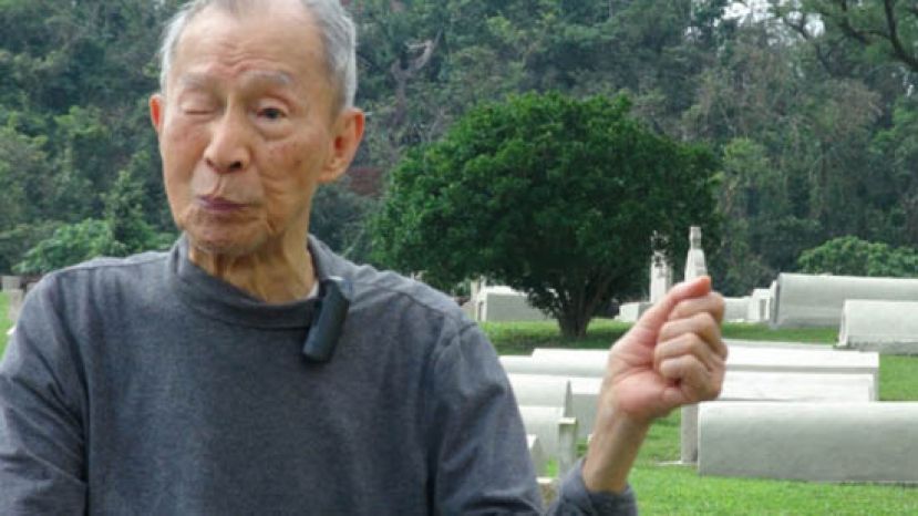活了一世纪，炳靖伯伯对当日参军抗日、即使受伤影响一生亦无怨无悔。