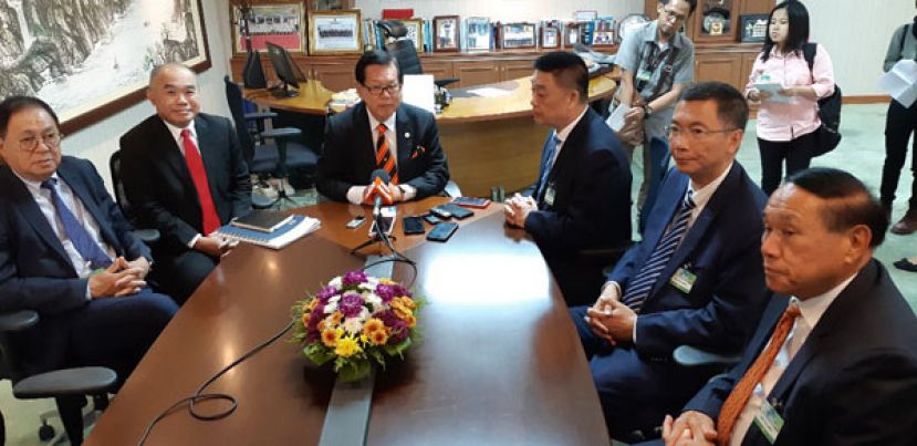 交流会上摄，左3为砂交通部长拿督李景胜。