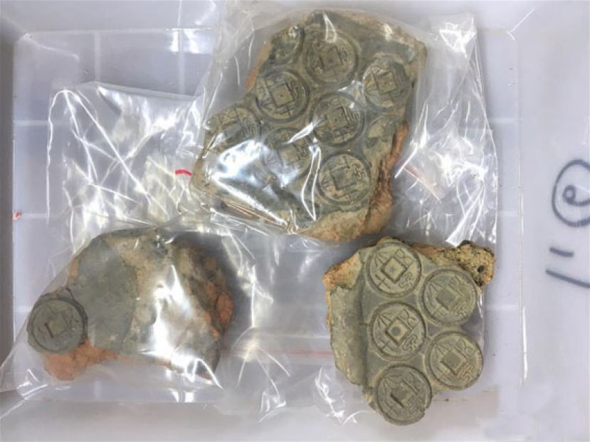 图示：出土的钱范。