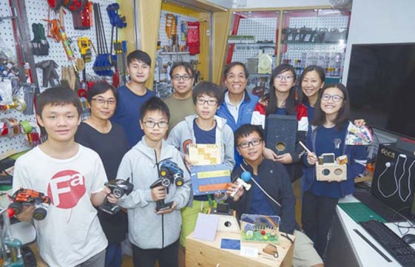 一班青少年maker课余时就在工作间自制有趣物品。