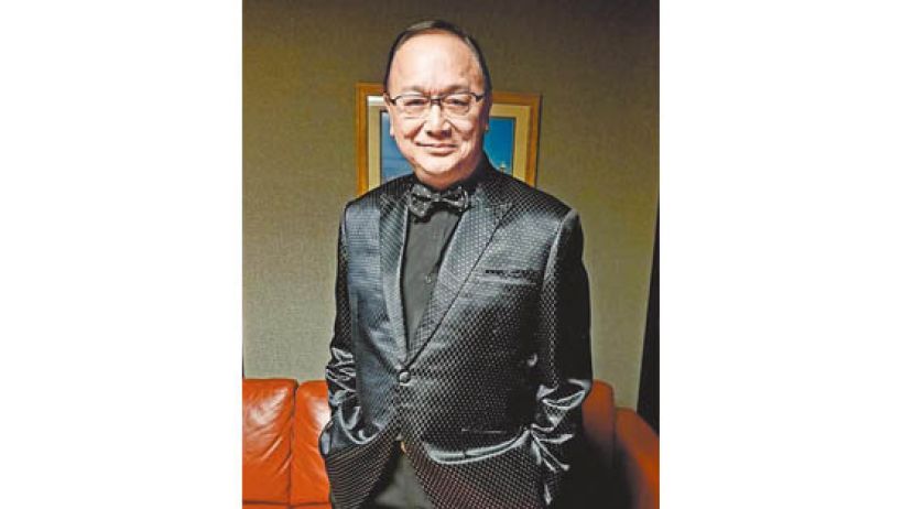 图示：曹查理笑言现在年纪大，样貌也变得比较慈祥，像生意佬。