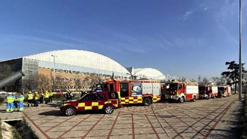 加航客机紧急折返，大批紧急车辆在马德里机场戒备。