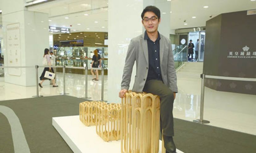 郑兆泰做过最商业的建筑师楼，在印度工作一年，深受影响，早前以印度&ldquo;屏与拱&rdquo;的建筑特色设计这椅子，参加九龙仓&ldquo;九张椅子&rdquo;展览。